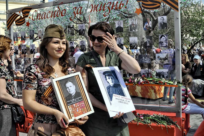 Выставка "Красная нить"